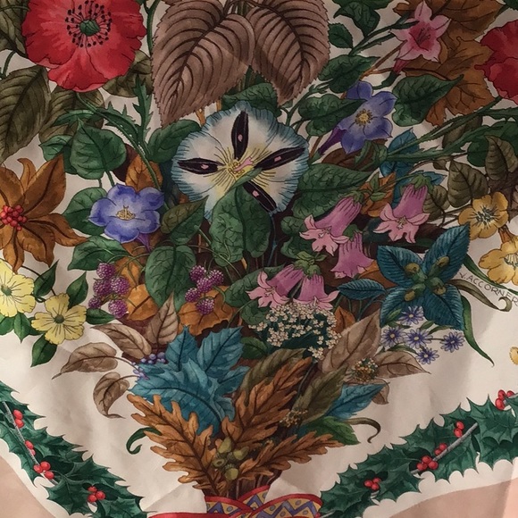 Rare, Vintage GUCCI 100% silk scarf. Winter scene, in NEW condition.Italian - Picture 8 of 8
